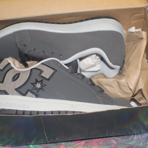 NWT GRAY KIDS DC SHOES - Picture 3 of 4